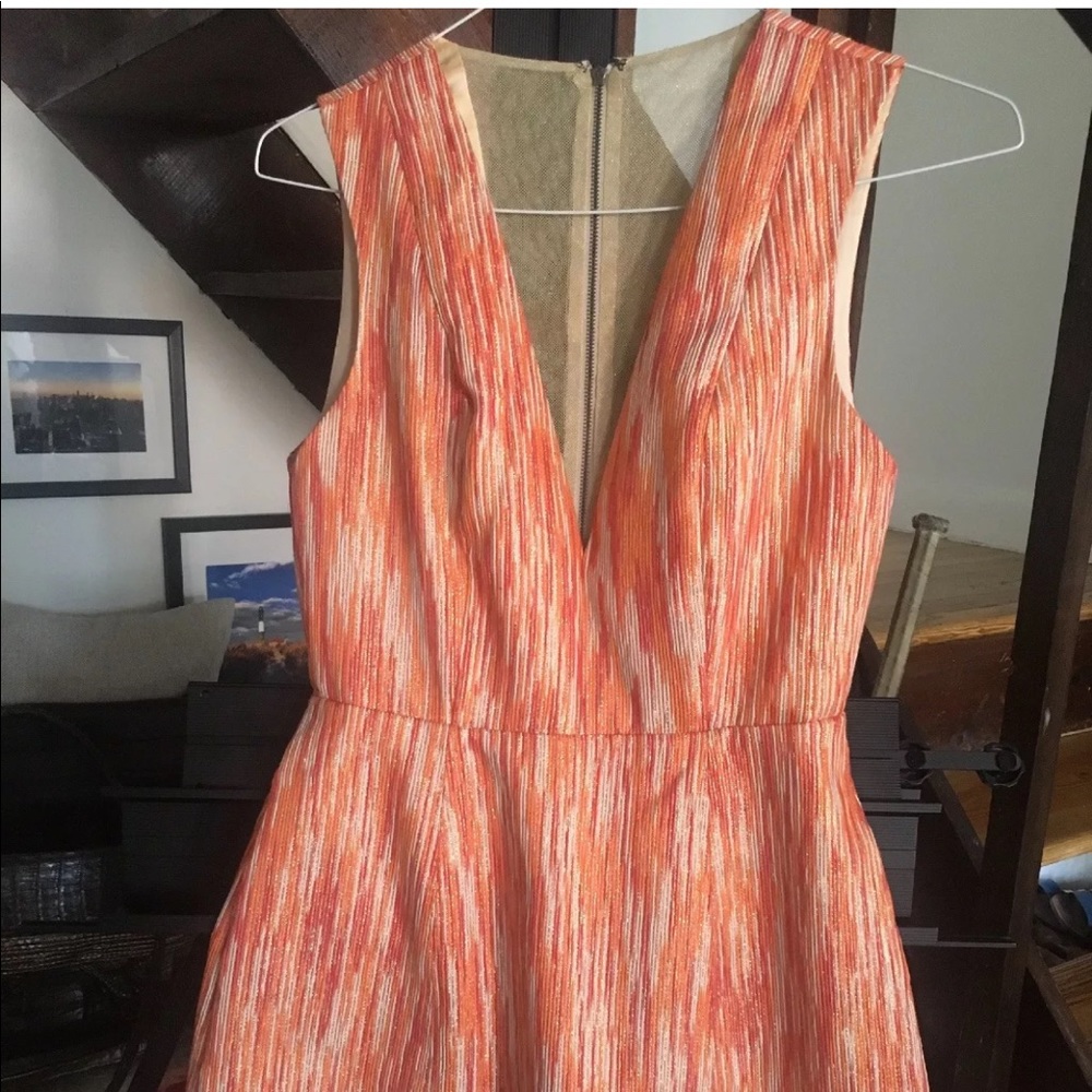 Alice + Olivia Pacey Lantern Deep V dress Size 4